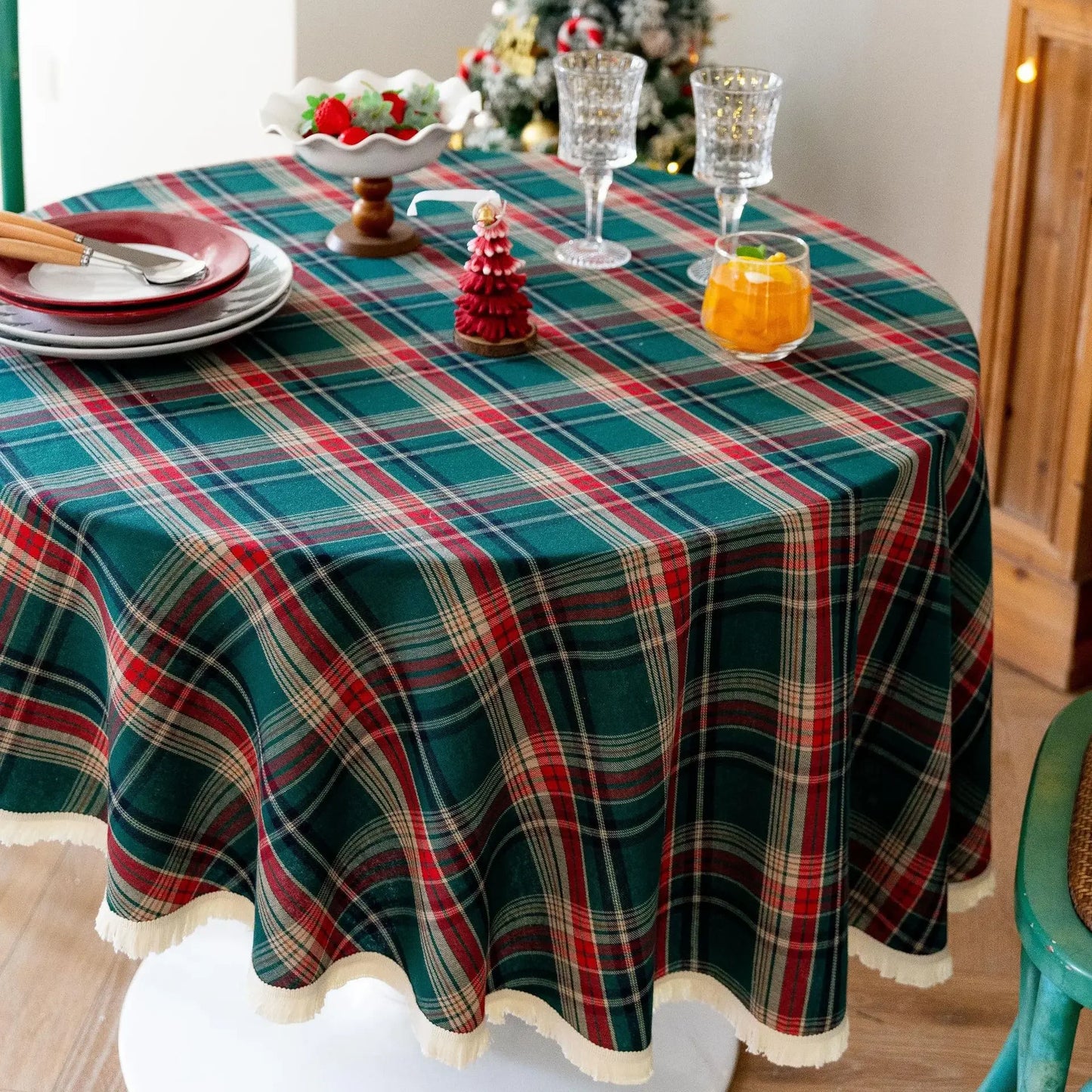 Christmas Tassel Round Tablecloth Plaid Table Cloth Checkered Table Cover for Christmas Thanksgiving Day Halloween Party Decor