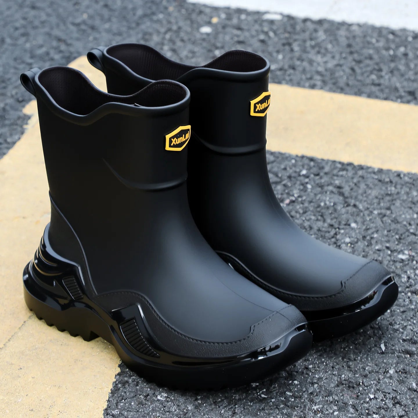 Trendy Men's Medium and Short Tube Rain Boots Outdoor Sports Rubber Shoes Thickened Widened Non-slip Comfortable Rain Boots New