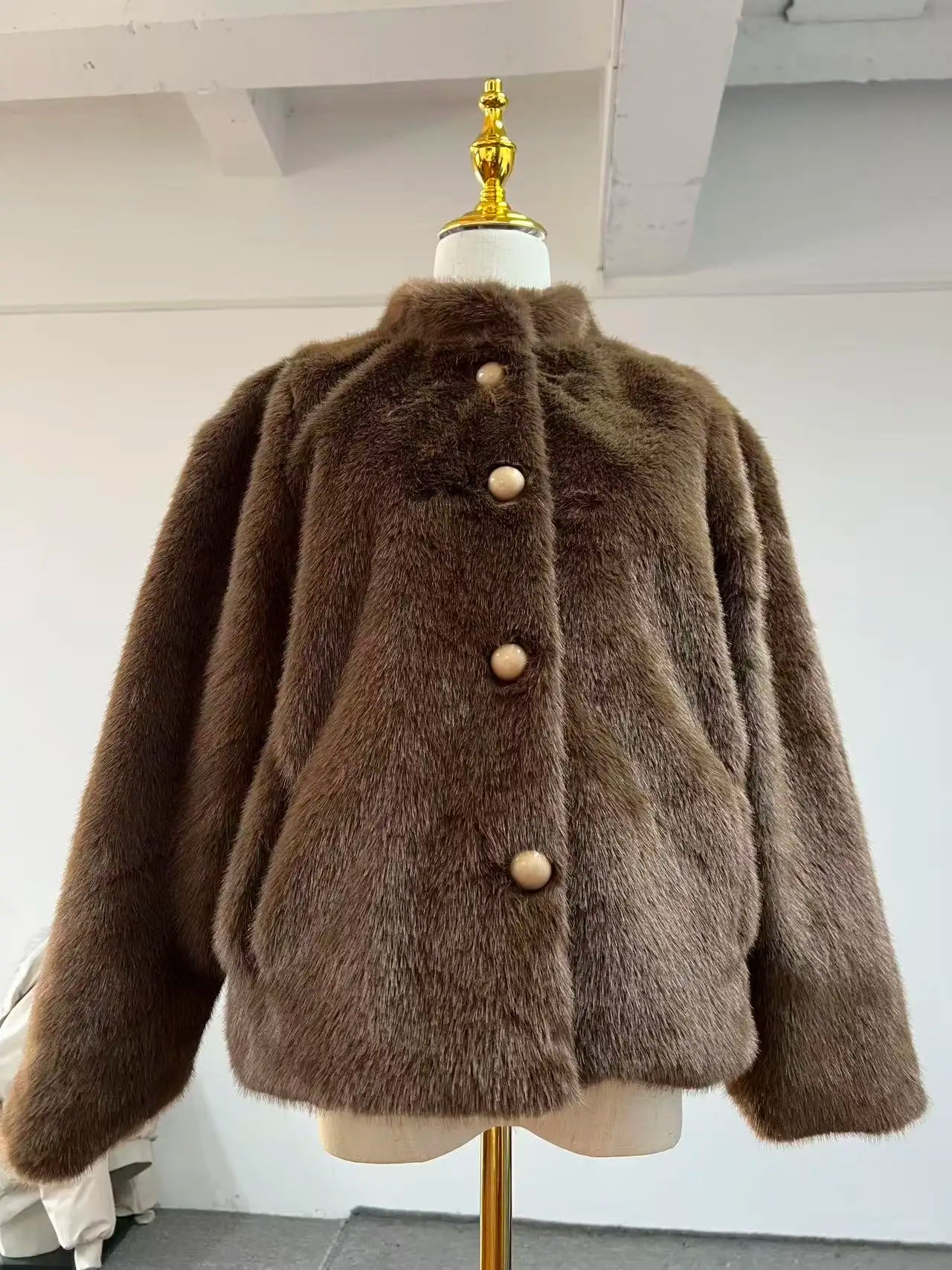 Women's Luxury Vintage Plush Faux Fur Coat Eco-Friendly Mink Style Integrated Winter Outerwear Elegant Warm Jacket