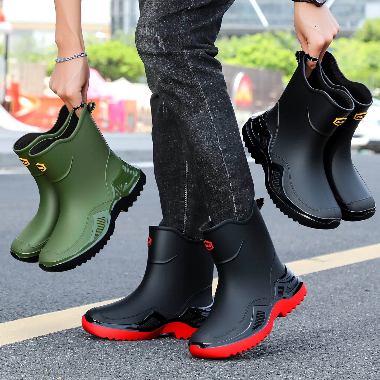 Trendy Men's Medium and Short Tube Rain Boots Outdoor Sports Rubber Shoes Thickened Widened Non-slip Comfortable Rain Boots New